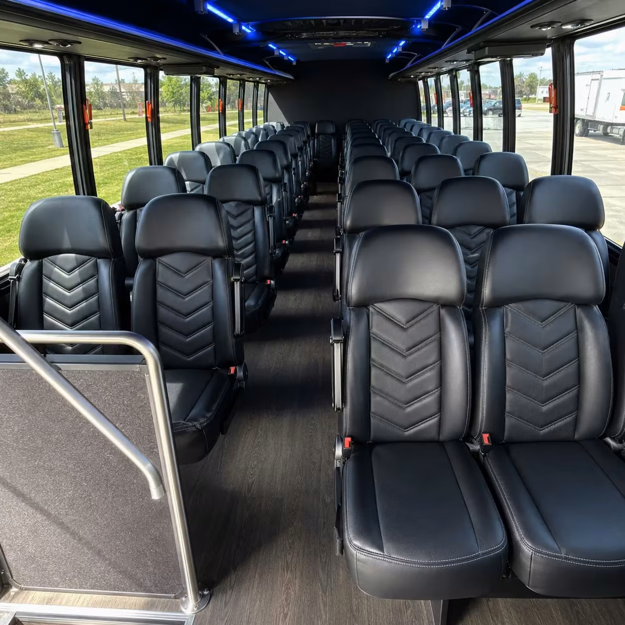 norwalk 25 passenger minibus rental